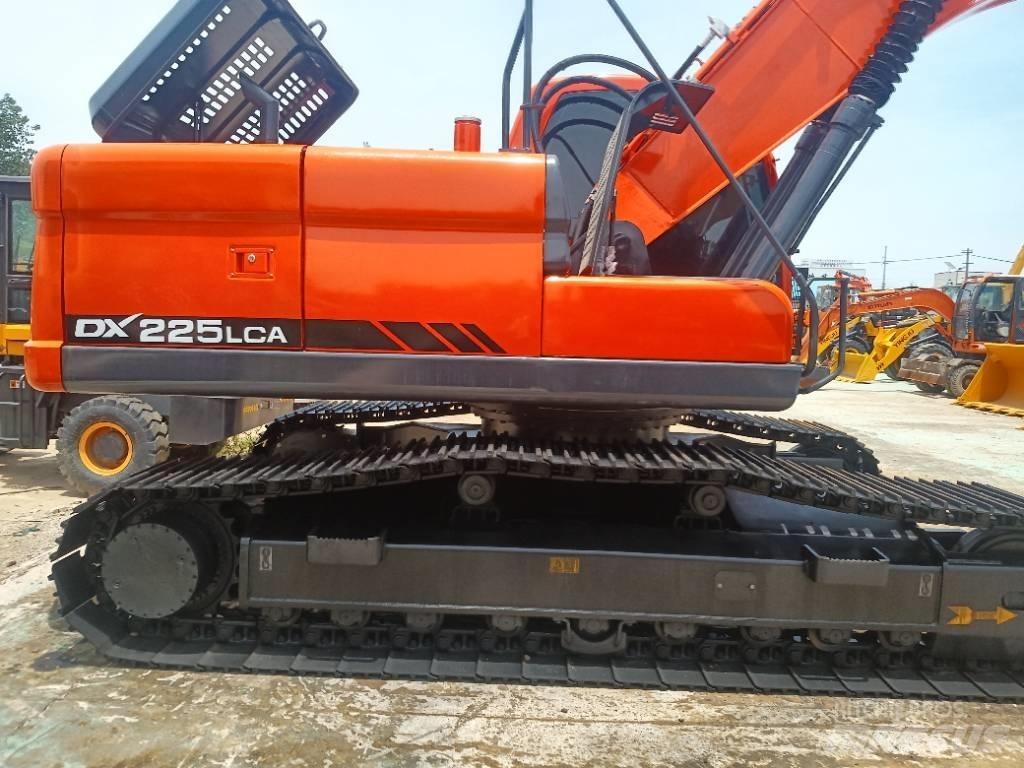 Doosan DX 225 Roomikekskavaatorid