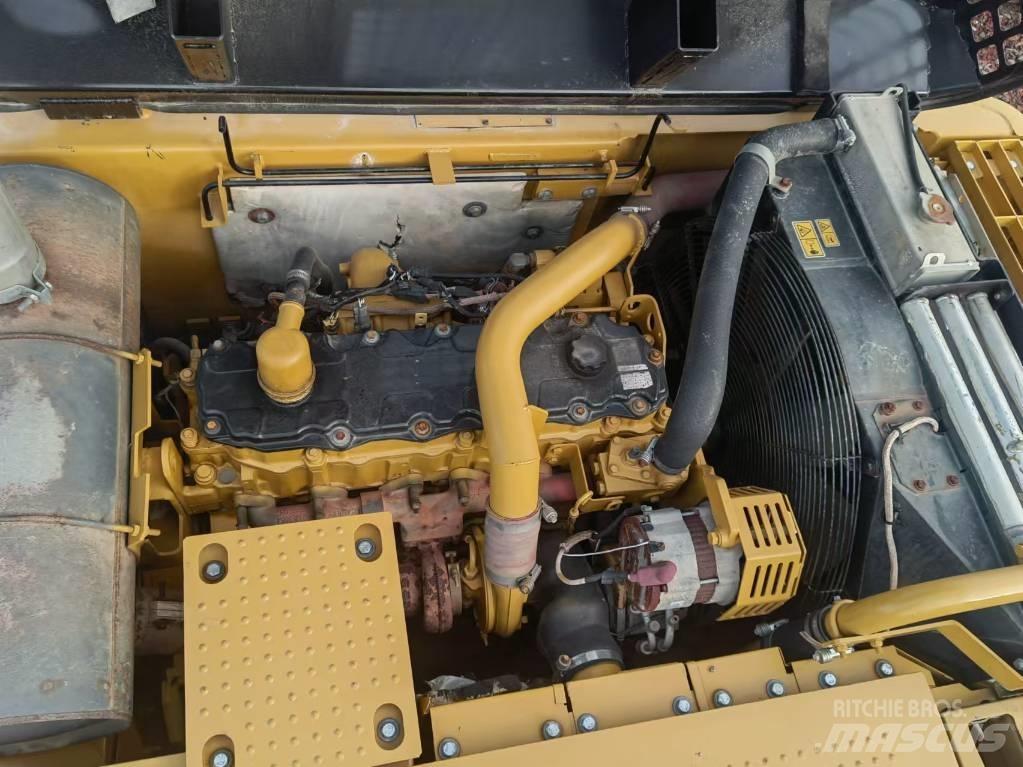 CAT 325 D2 Roomikekskavaatorid