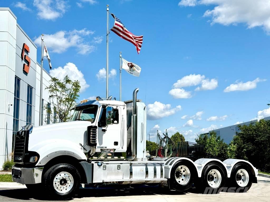 Mack Titan TD 713 Sadulveokid