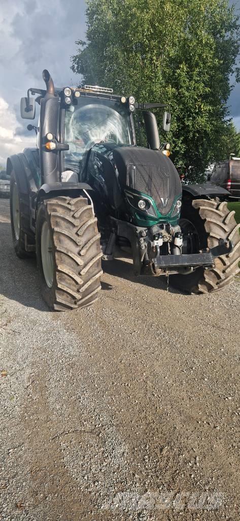 Valtra T914 versu Traktorid