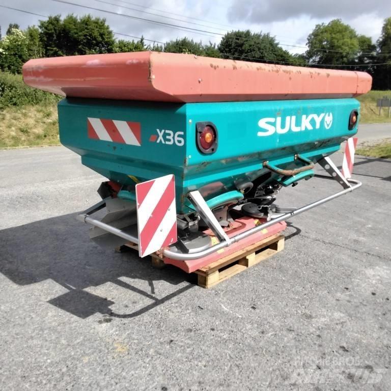 Sulky X36 Mineraalväetise laoturid