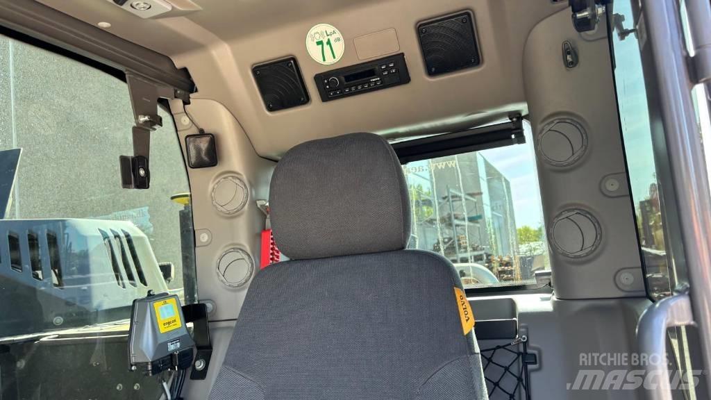 Volvo ECR 235 E Roomikekskavaatorid