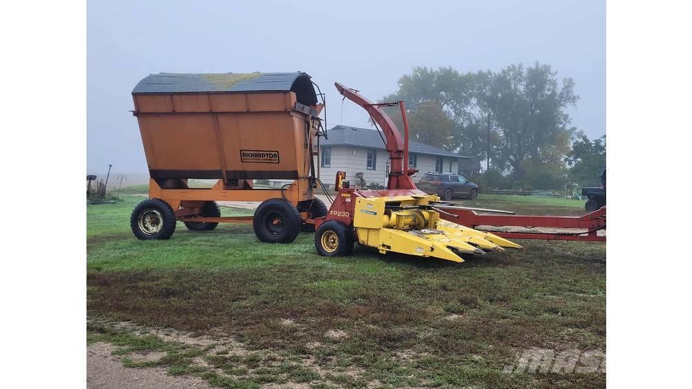 New Holland FP230 Silokombainid