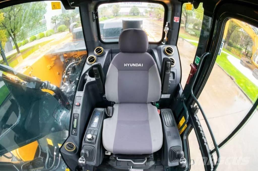 Hyundai HX 220 L Roomikekskavaatorid