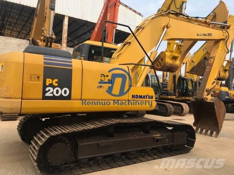 Komatsu PC200-7 Roomikekskavaatorid