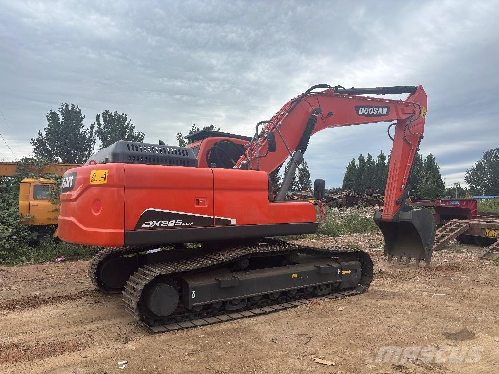 Doosan DX 225 LCA Roomikekskavaatorid