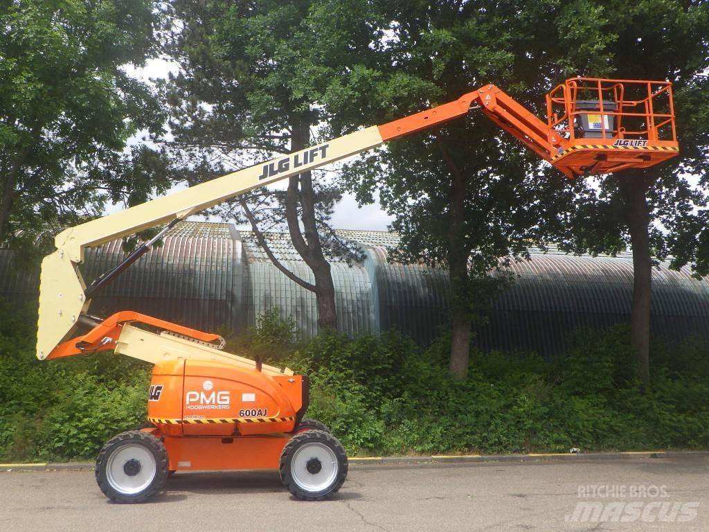 JLG 600AJ Iseliikuvad poomtõstukid