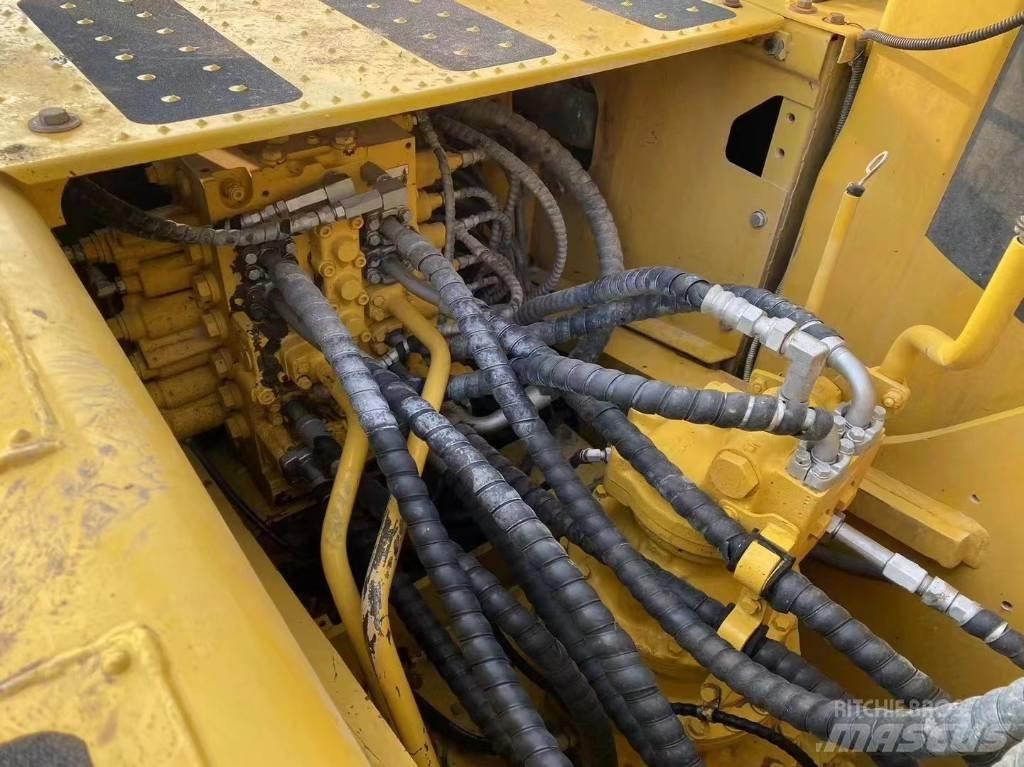 Komatsu pc200 Roomikekskavaatorid