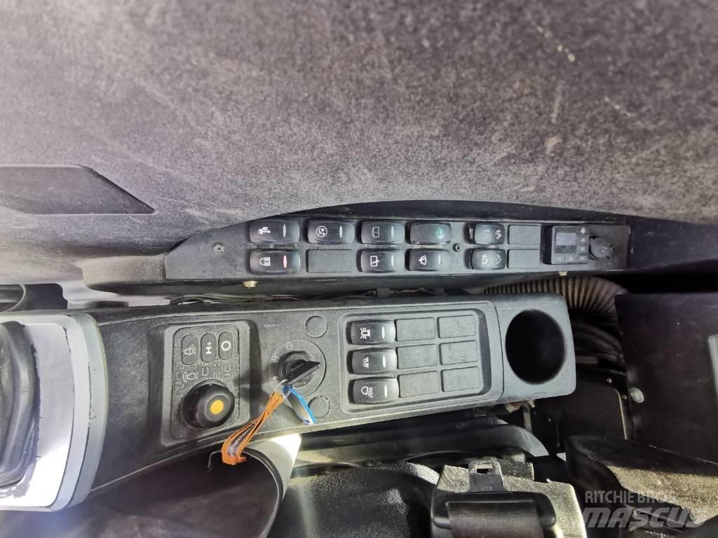 JCB JS 300 LC Cosben Roomikekskavaatorid