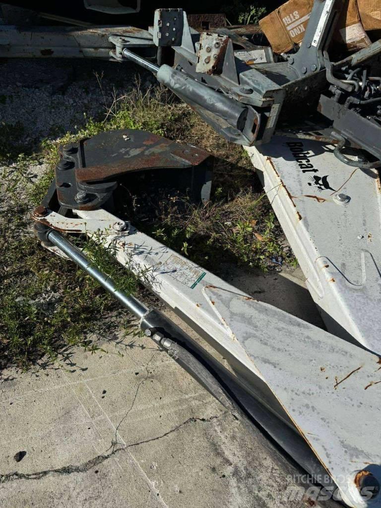 Bobcat 8811 Ekskavaatorikopad ja lisaseadmed