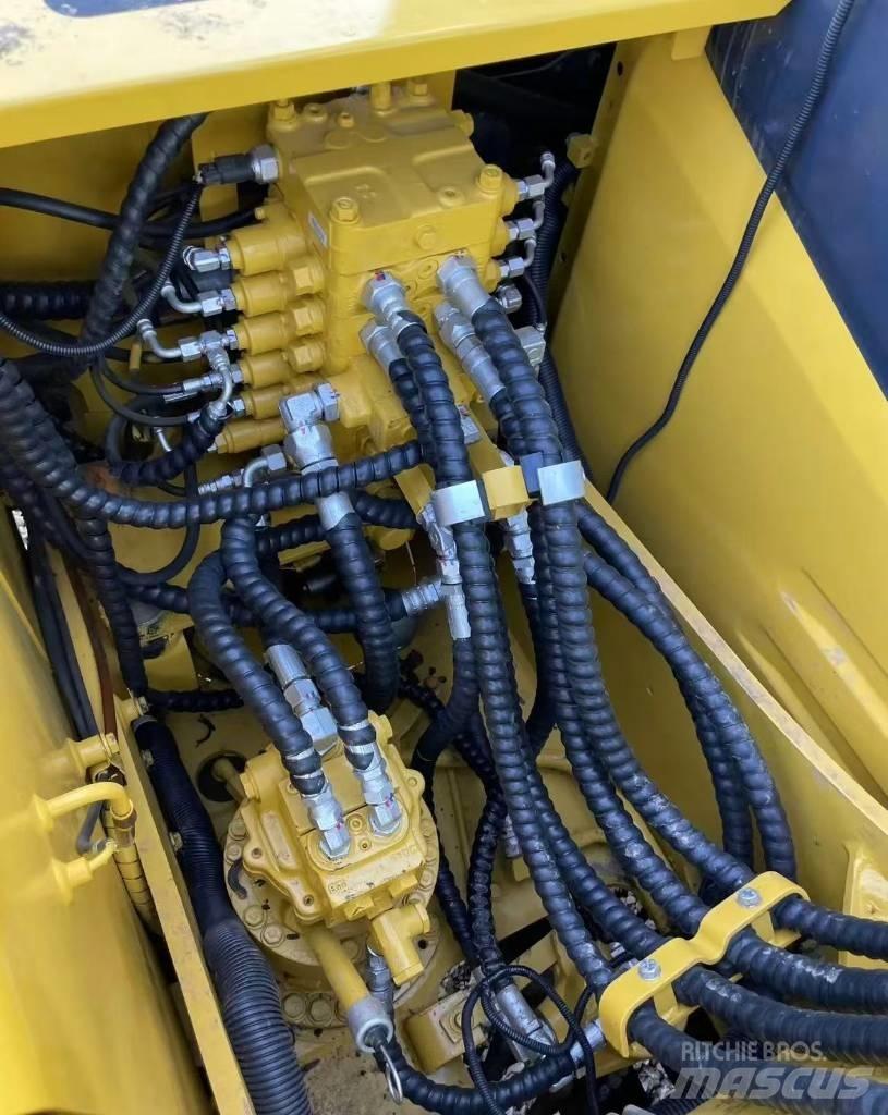 Komatsu PC 130 Väikeekskavaatorid 7t-12t