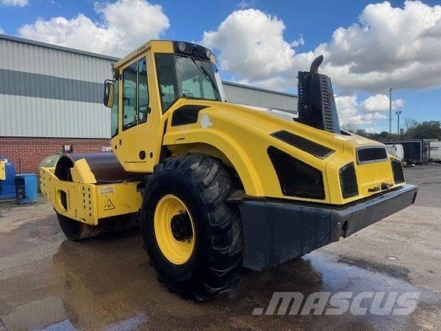 Bomag BW 216 DH-4i Ühe trumliga rullid