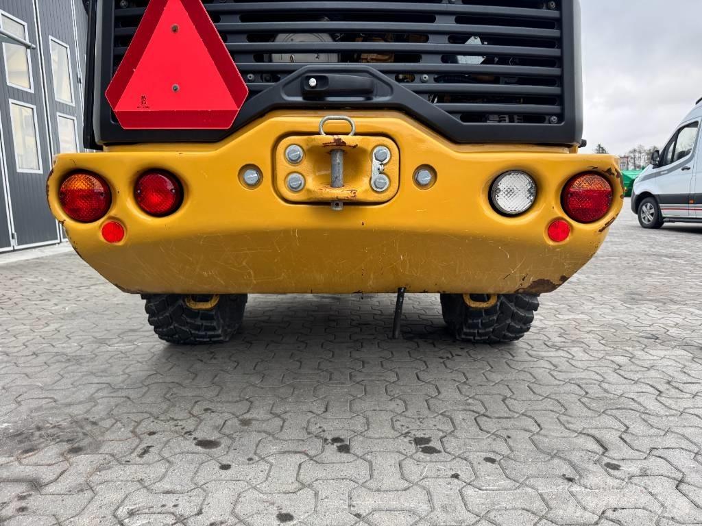 CAT 906M 35 km/h Rataslaadurid