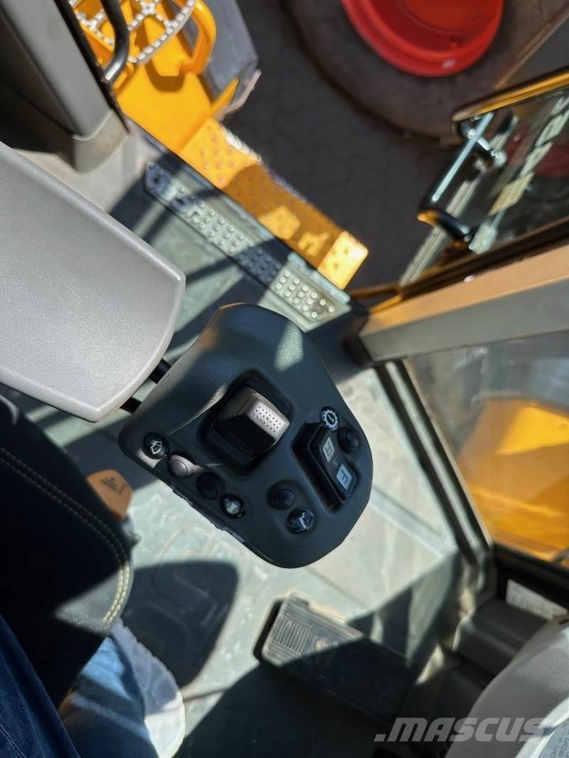 JCB 457 Agri Rataslaadurid