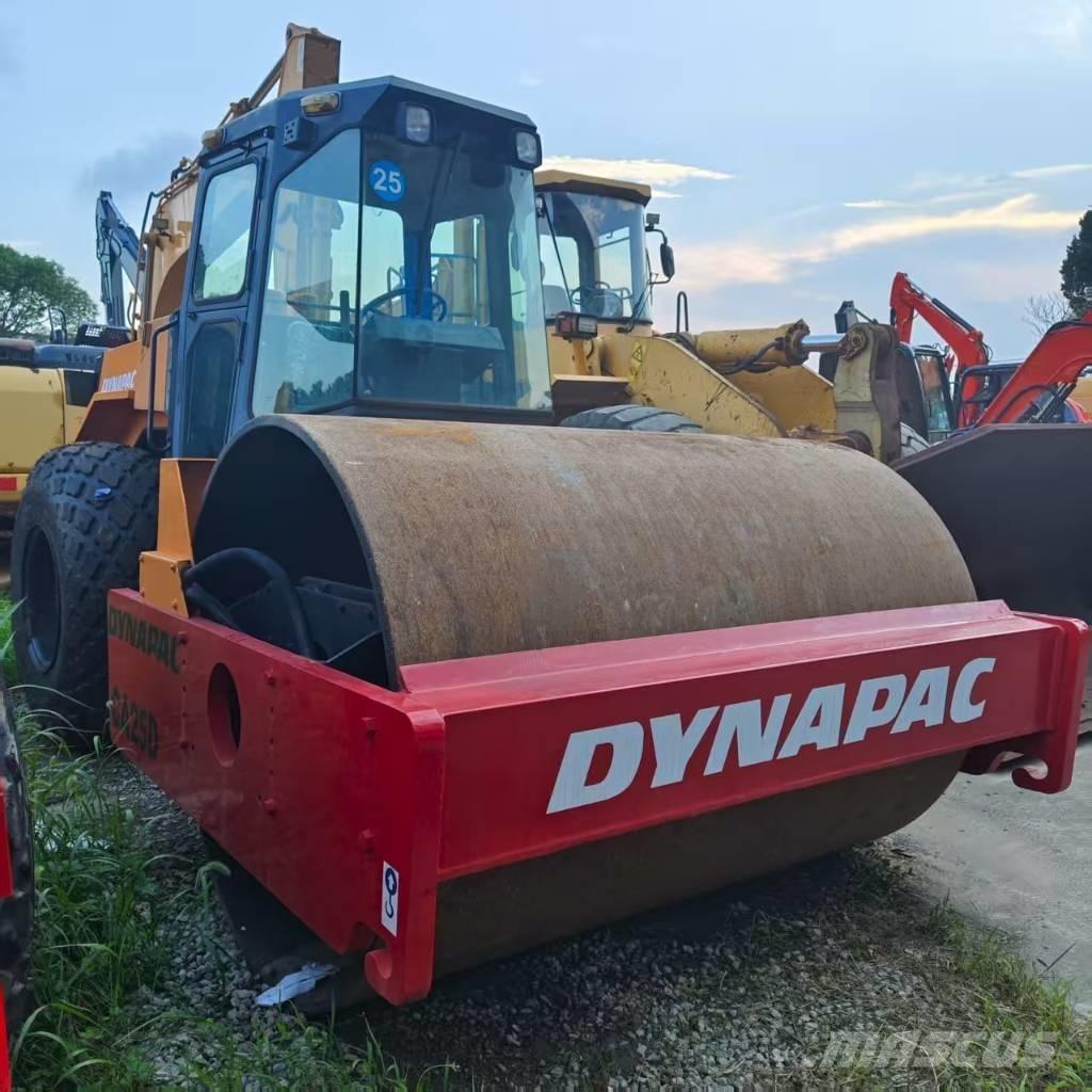 Dynapac CA 25 D Ühe trumliga rullid