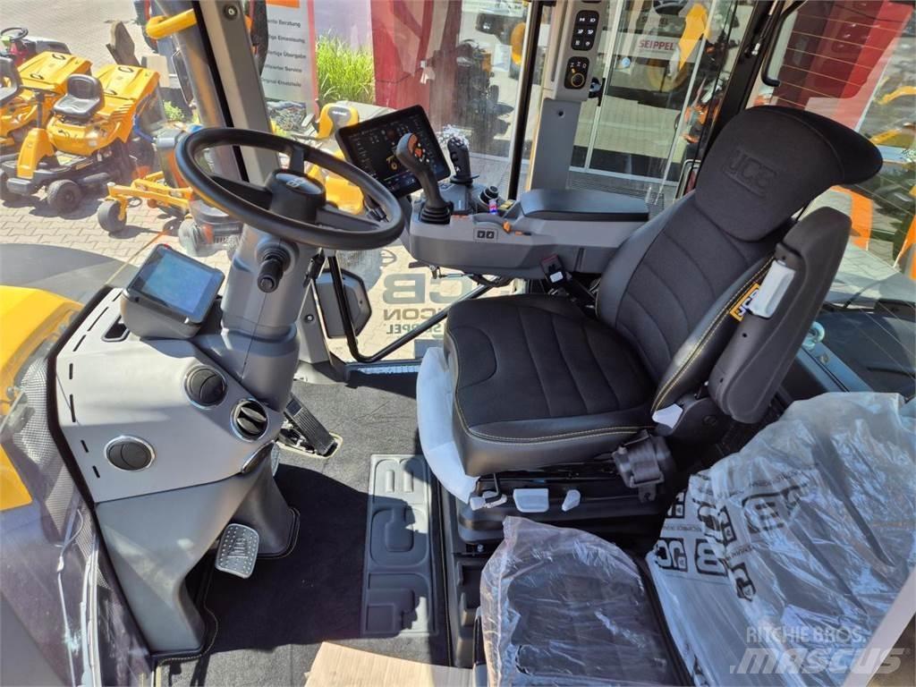 JCB FASTRAC 4220 Traktorid