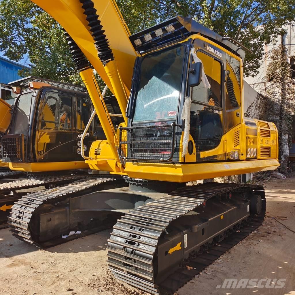 Komatsu PC 200 Roomikekskavaatorid