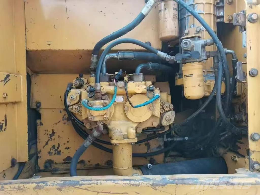 CAT 320 D L Roomikekskavaatorid