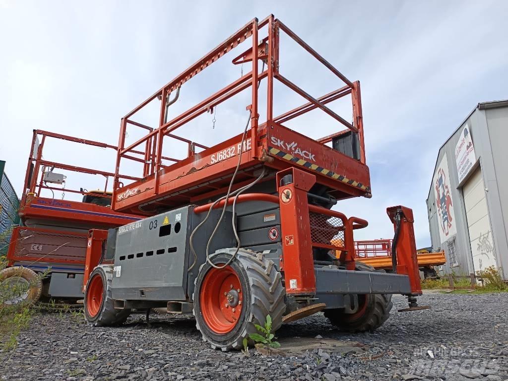 SkyJack SJ 6832 RTE Käärtõstukid