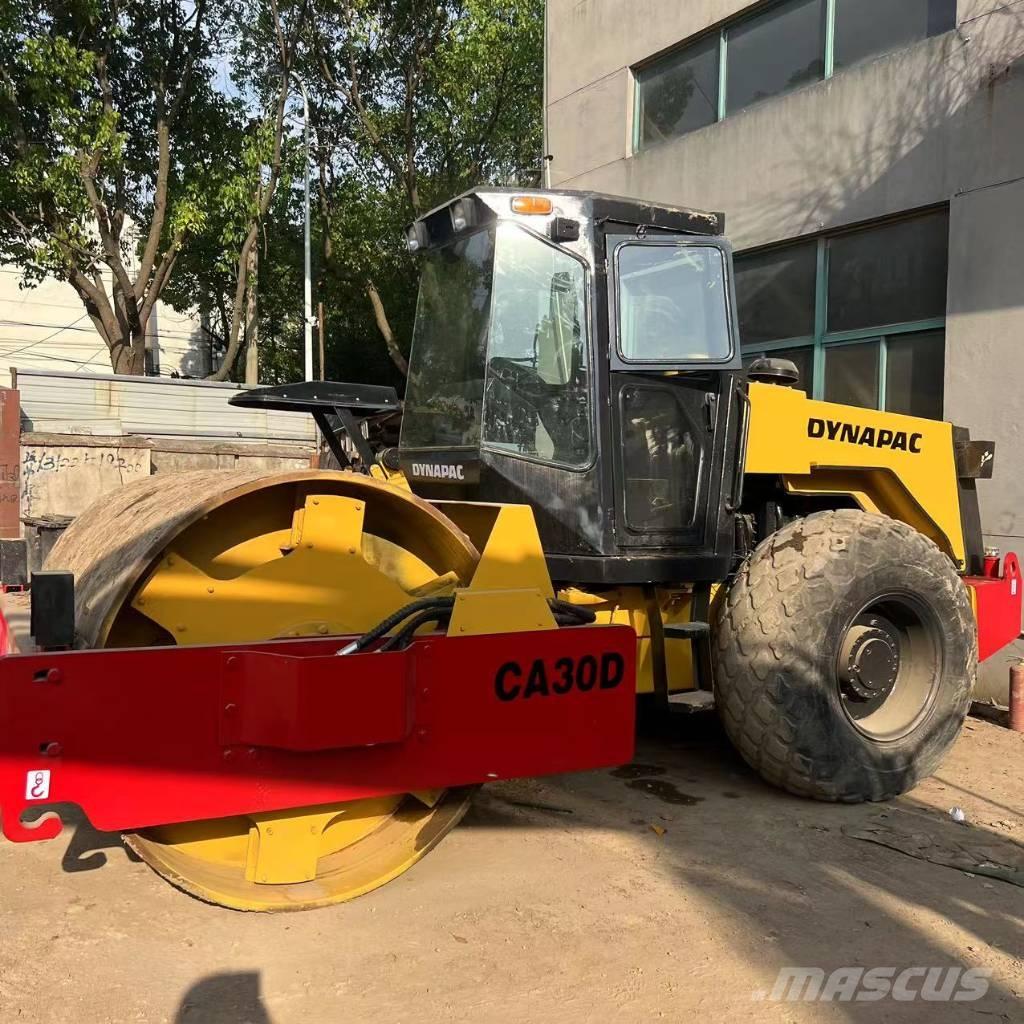 Dynapac CA 30 D Ühe trumliga rullid
