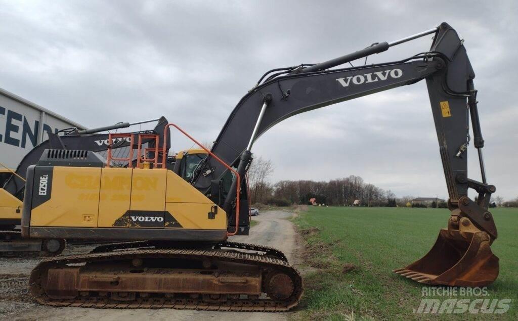 Volvo EC250EL Roomikekskavaatorid