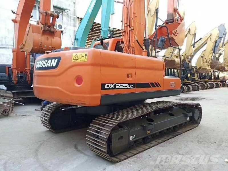 Doosan dx225 Roomikekskavaatorid