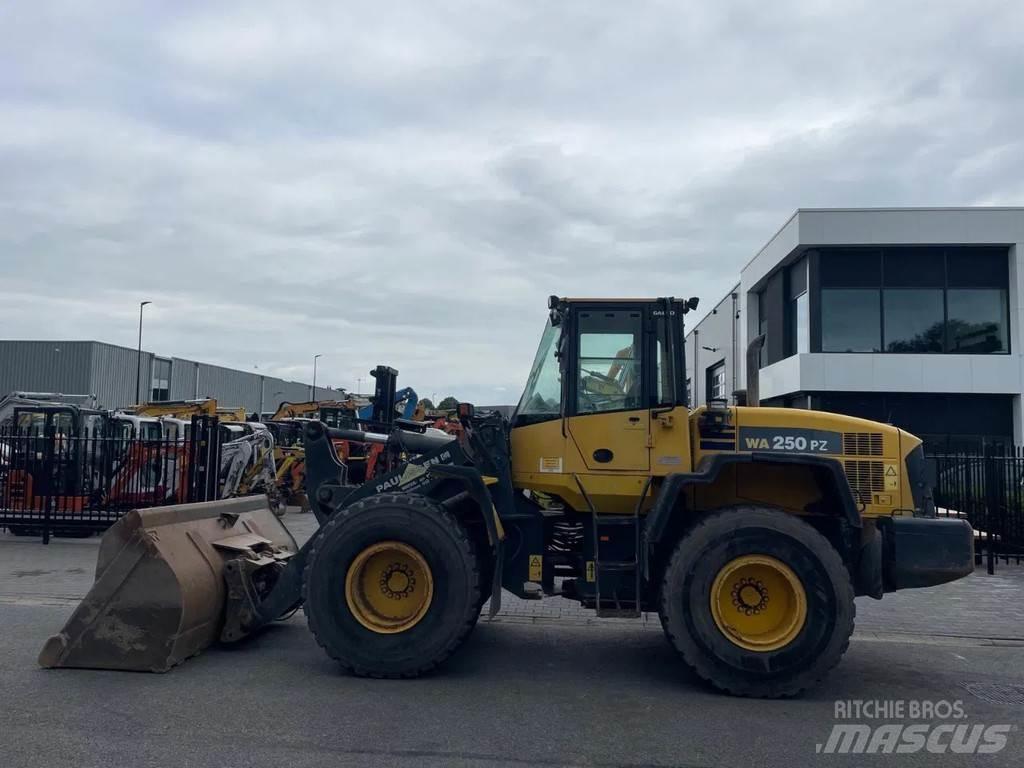 Komatsu WA250 Rataslaadurid