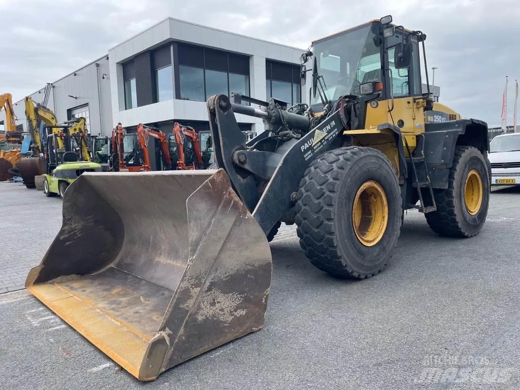 Komatsu WA250 Rataslaadurid