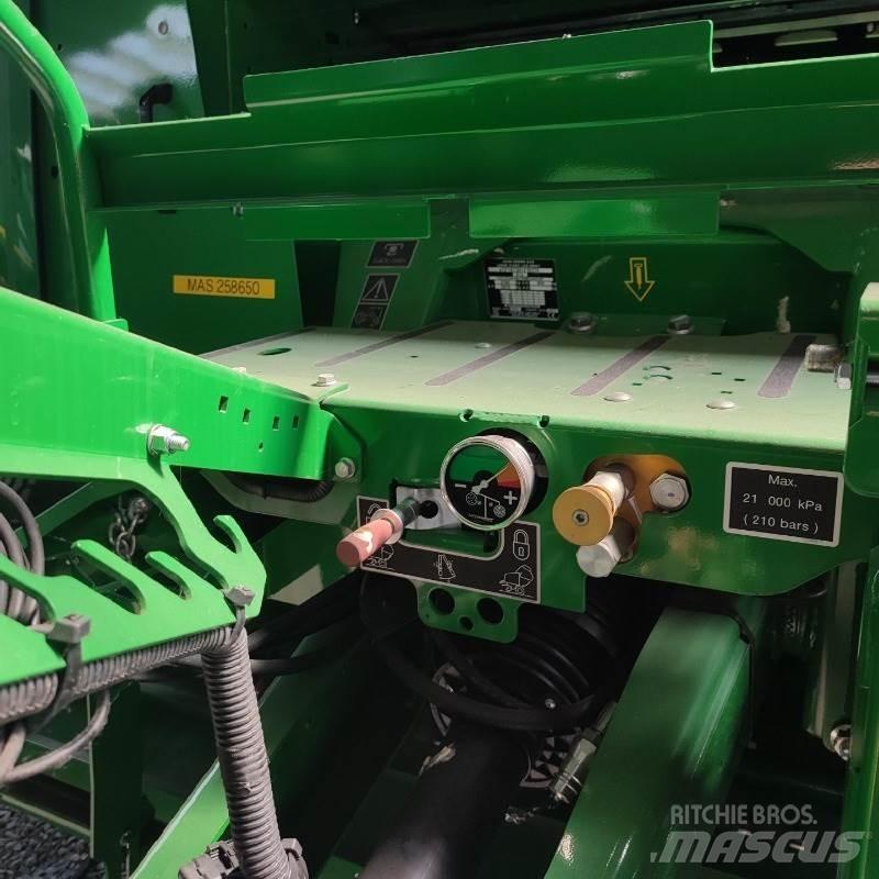 John Deere F441M Ruloonpressid