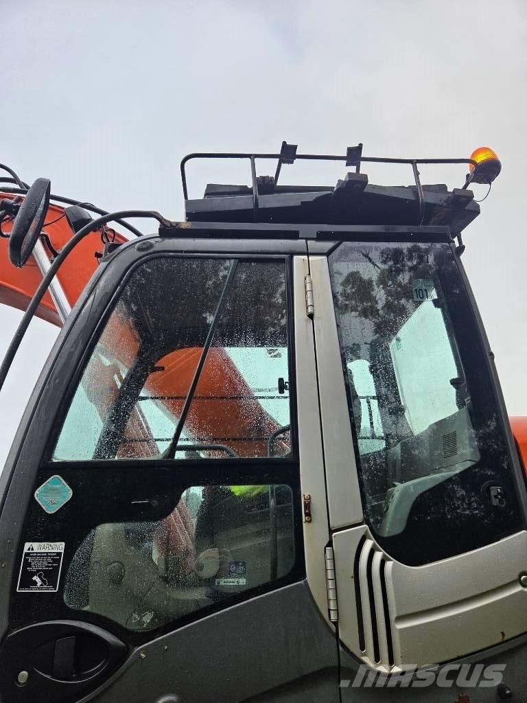 Hitachi ZX 210 LC-3 Roomikekskavaatorid
