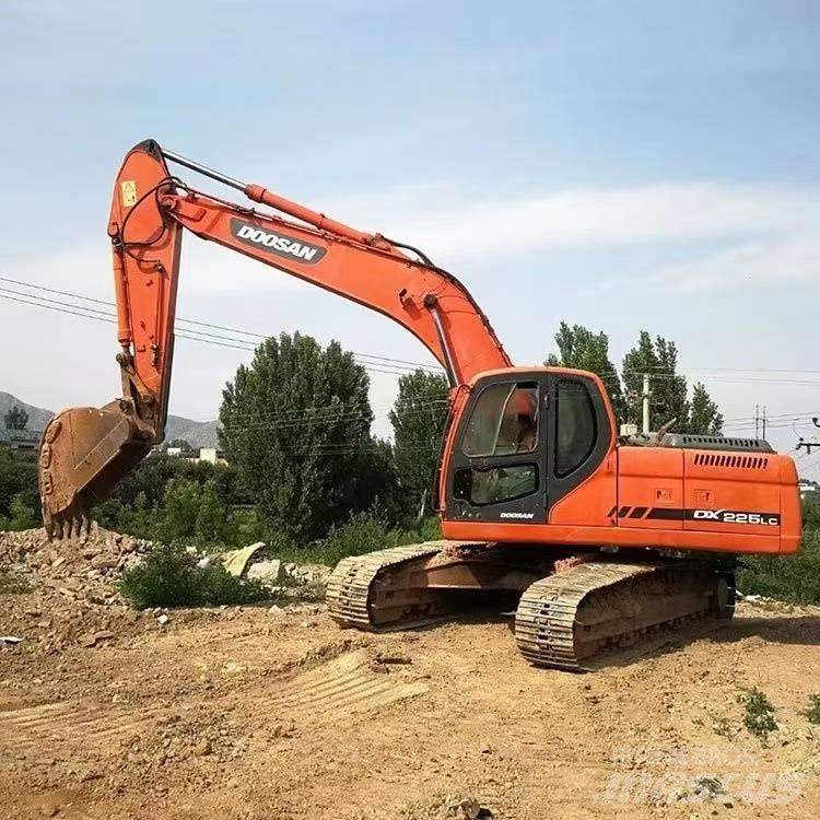 Doosan DX 225 LC-9C Roomikekskavaatorid