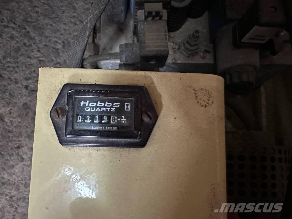 JLG 2032 E 2 Käärtõstukid