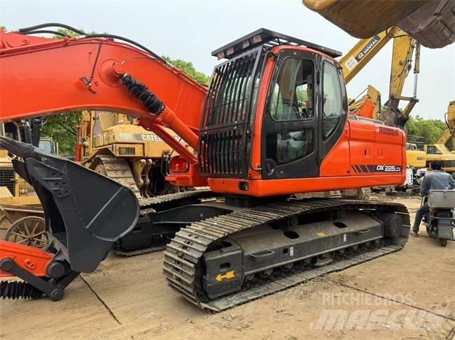 Doosan DX 225 LCA Roomikekskavaatorid