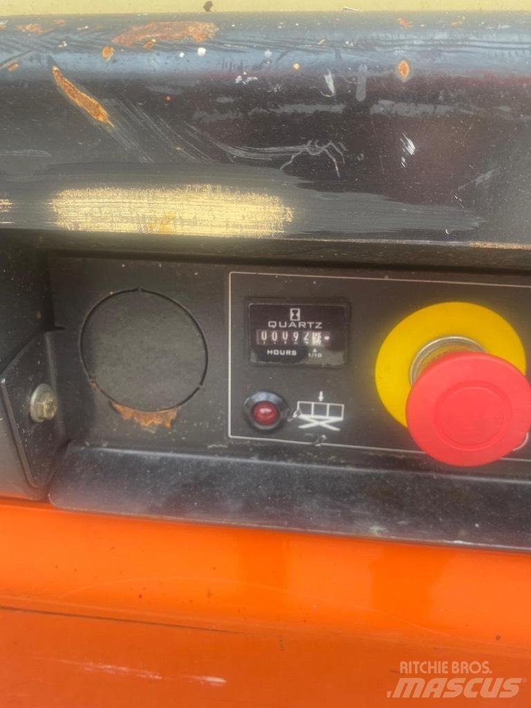 JLG ES 1932 Käärtõstukid