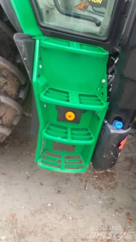 John Deere 6110 R Traktorid