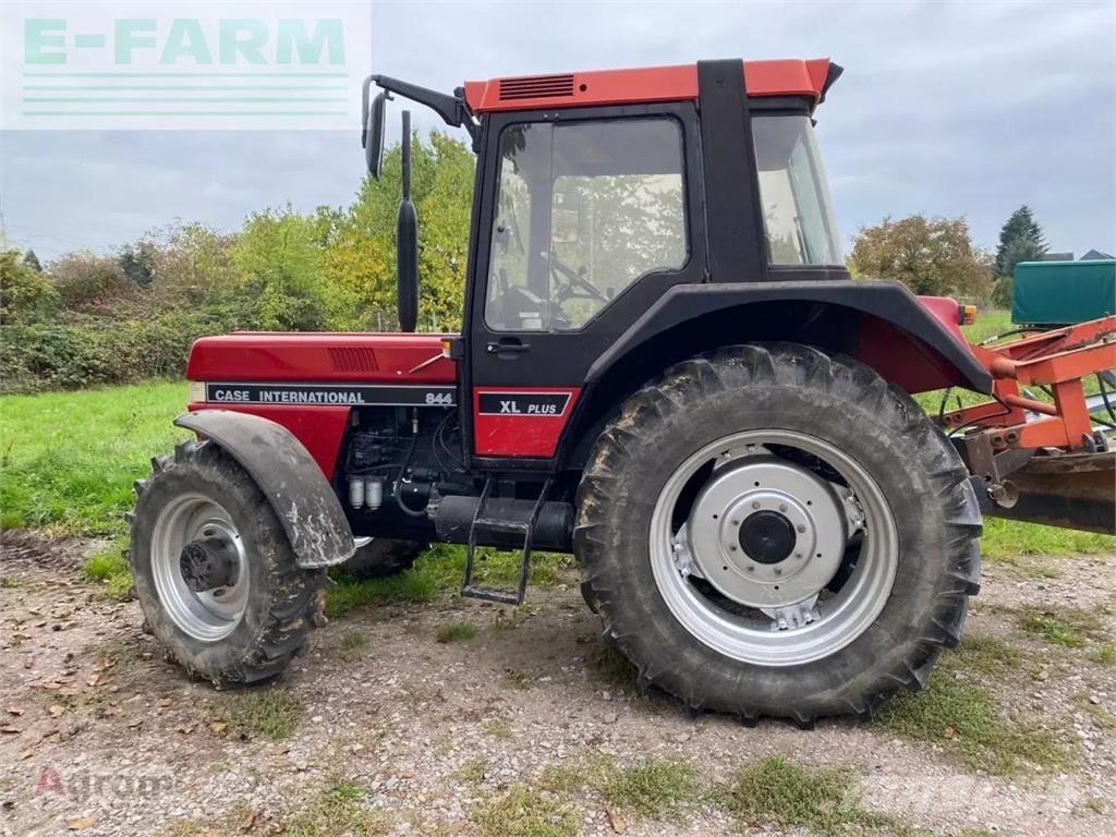 Case IH 844 a Traktorid