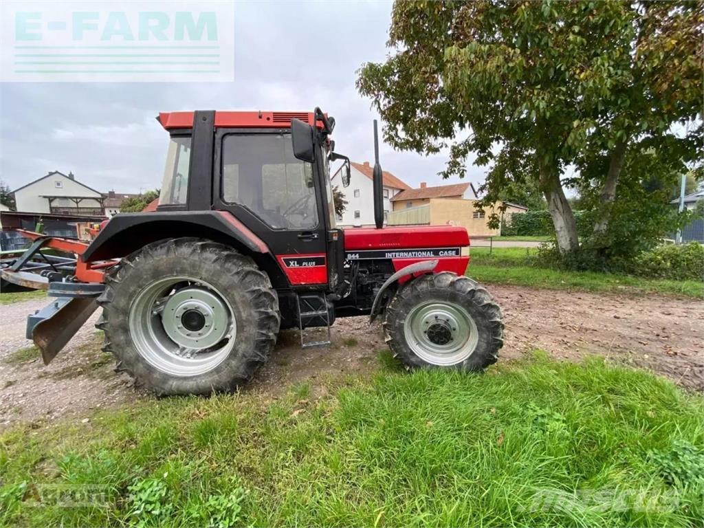 Case IH 844 a Traktorid