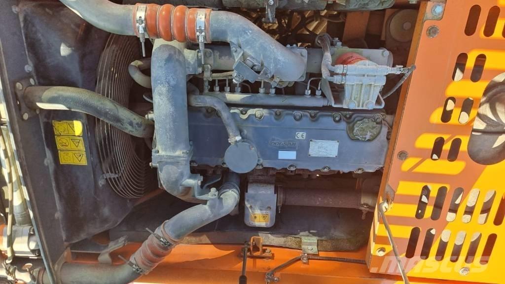 Doosan DX 225 Roomikekskavaatorid