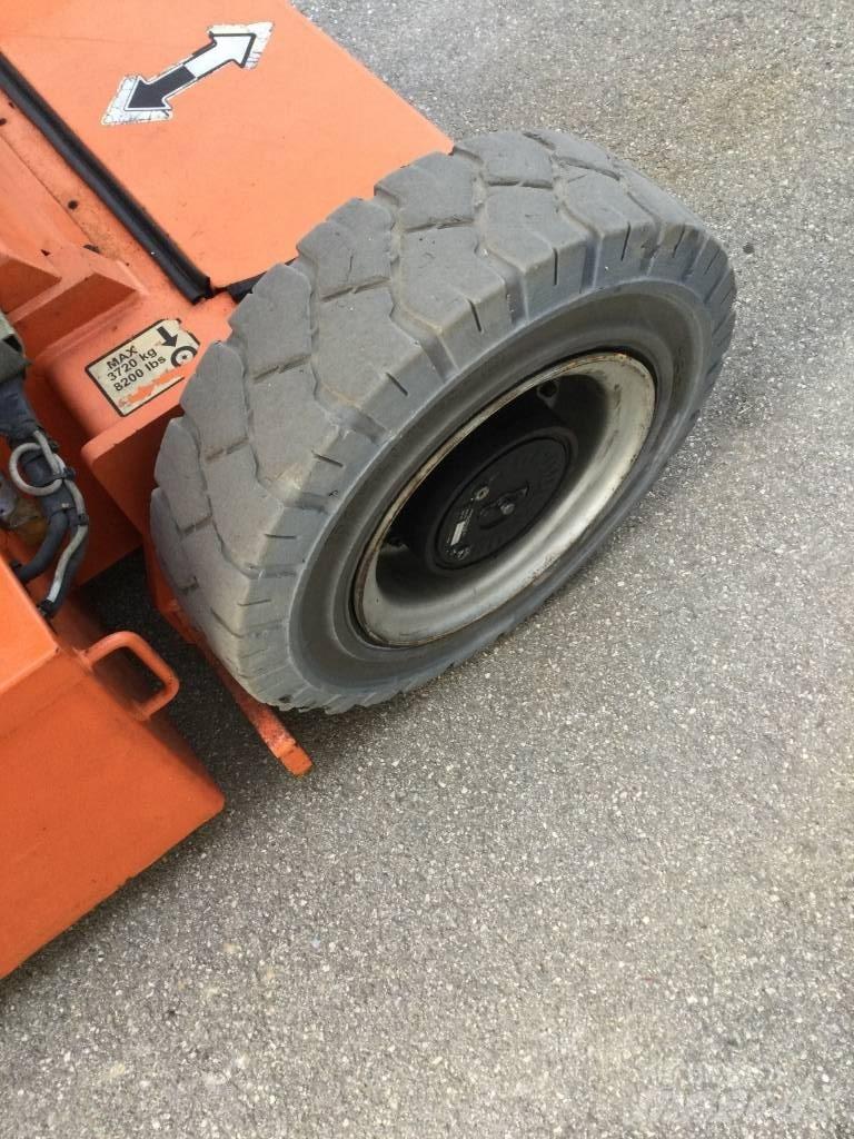 JLG E 300 AJP Iseliikuvad poomtõstukid