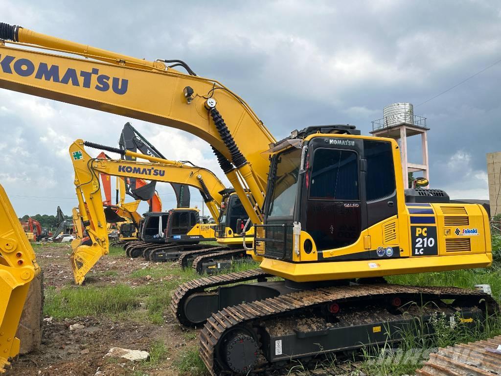 Komatsu PC 210-8 Roomikekskavaatorid