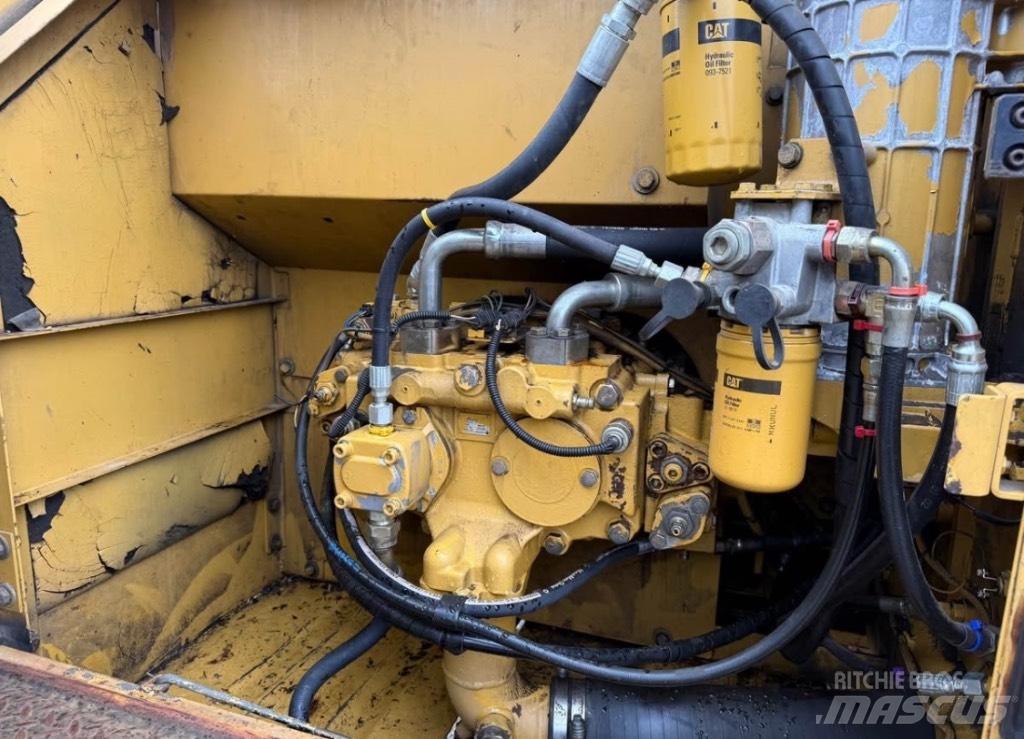 CAT 320 C Roomikekskavaatorid