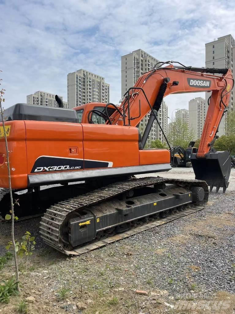 Doosan DX 300 LC Roomikekskavaatorid