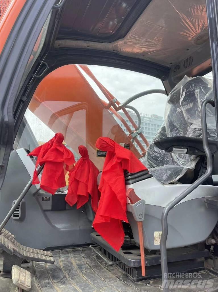 Doosan DX 300 LC Roomikekskavaatorid
