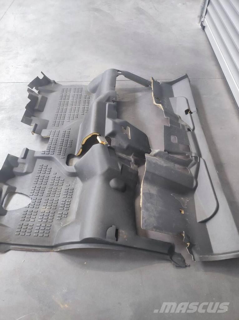 Nissan Floor Mat Kabiinid