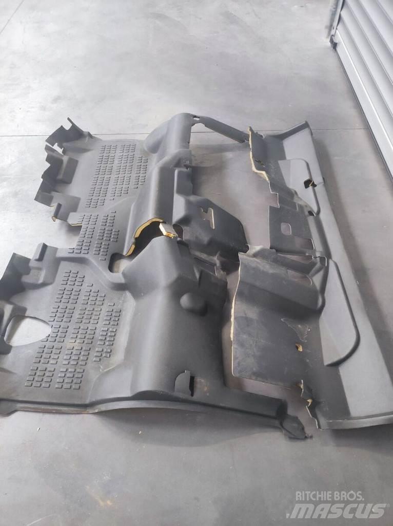 Nissan Floor Mat Kabiinid