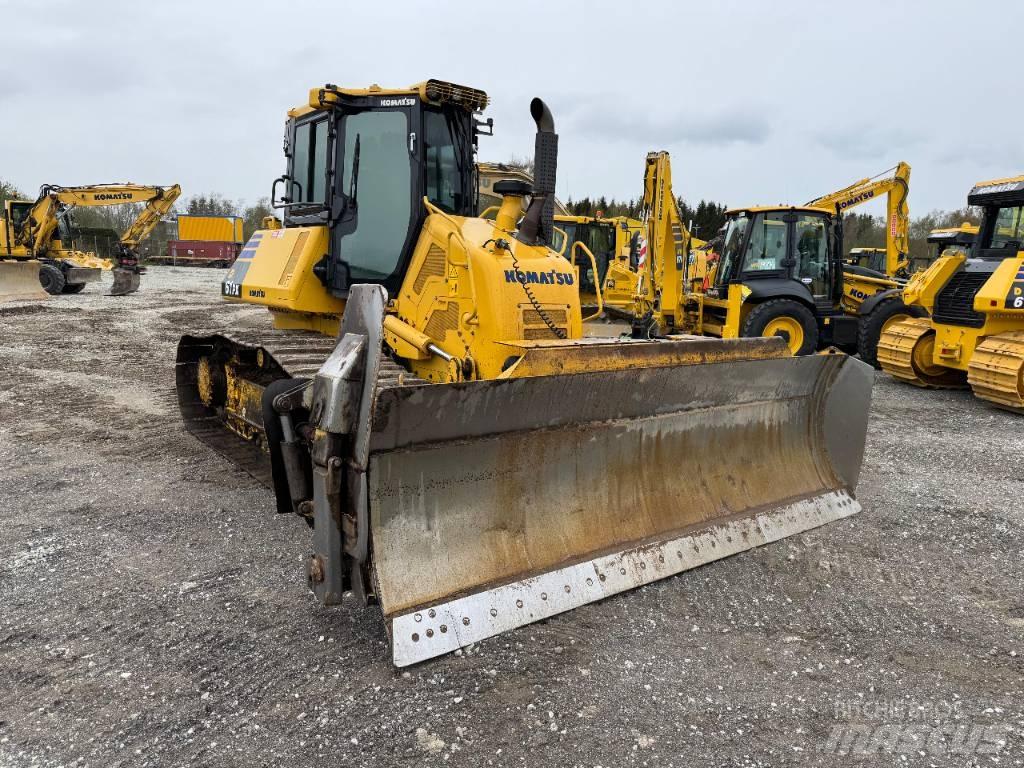Komatsu D 61 PX-24 Buldooserid