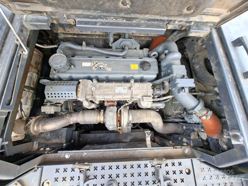 Doosan DX 300 LC-5 Roomikekskavaatorid