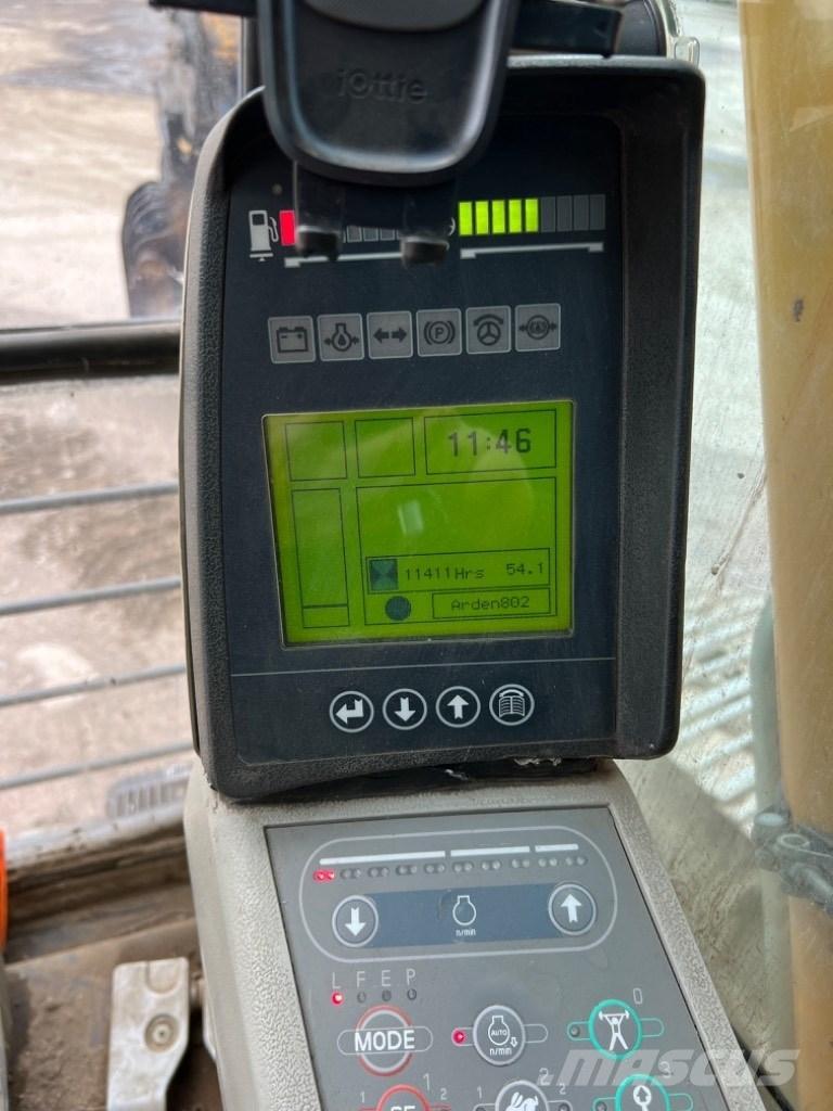Liebherr R 906 LC Roomikekskavaatorid