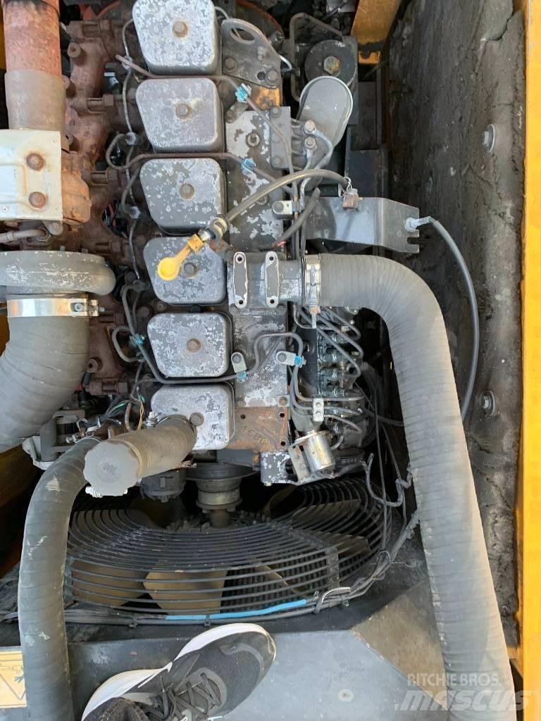 Hyundai R210W-9 Ratasekskavaatorid