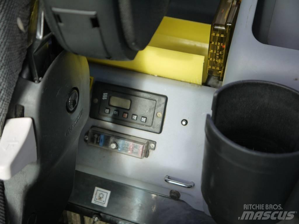 Komatsu PW 160-7E0 Ratasekskavaatorid